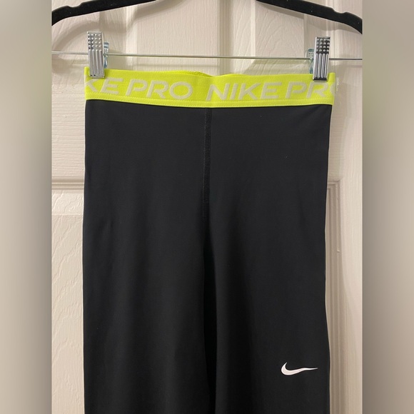 NEW Nike Pro 365 Women's High-Waisted 7/8 Mesh Panel Leggings, Black/Volt/White - Picture 4 of 13